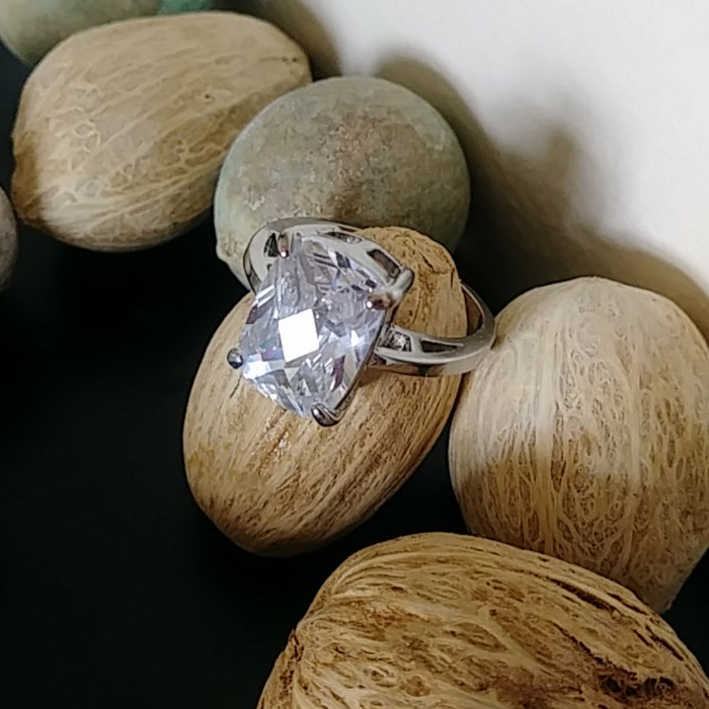 Ring - Picture 2 of 4